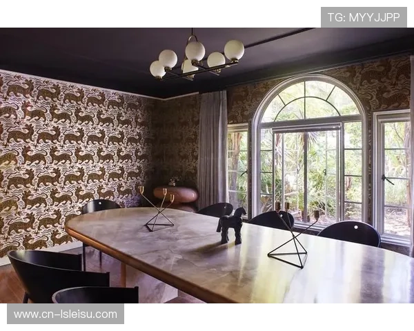 唐斯购莎拉波娃豪宅，跨界投资引关注